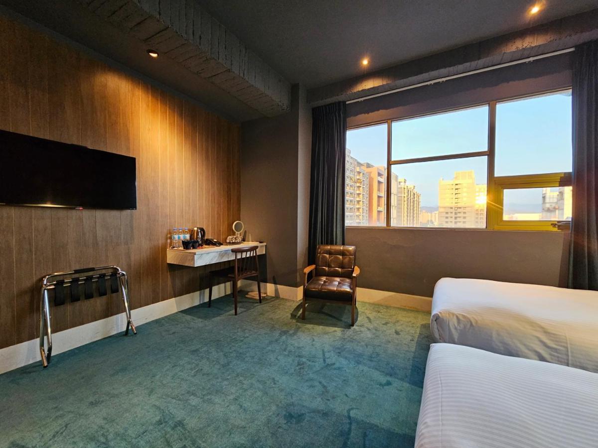 Modern Inn Тайджун Екстериор снимка
