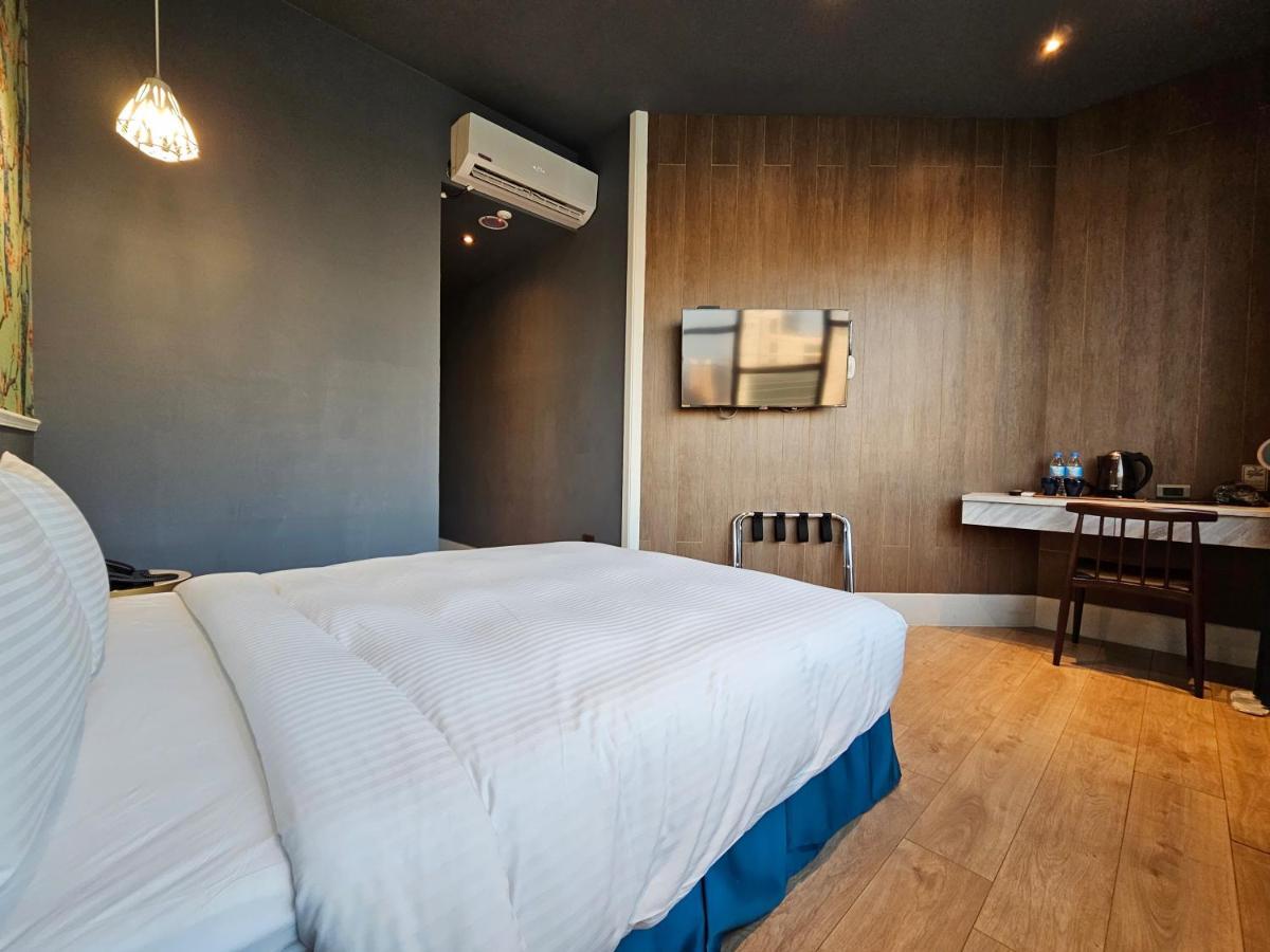 Modern Inn Тайджун Екстериор снимка