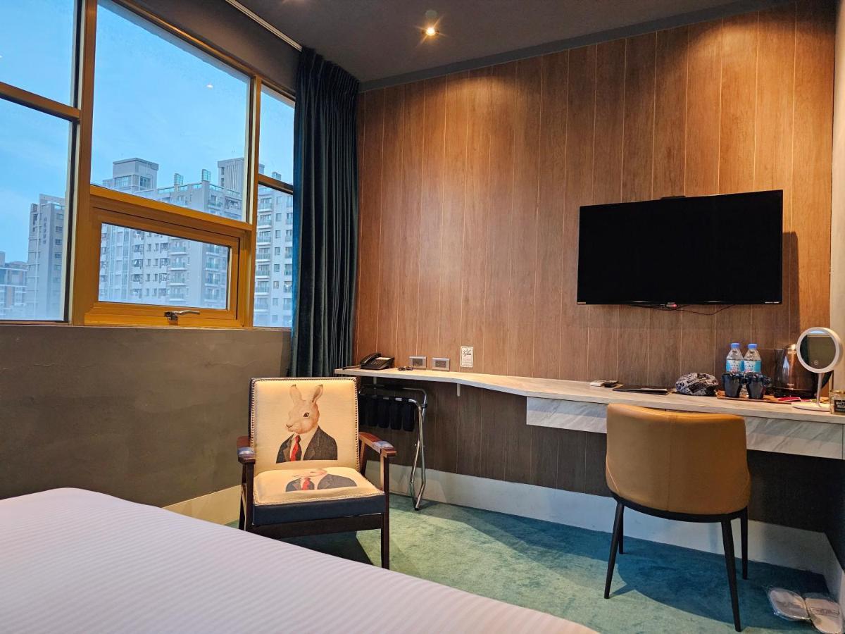 Modern Inn Тайджун Екстериор снимка