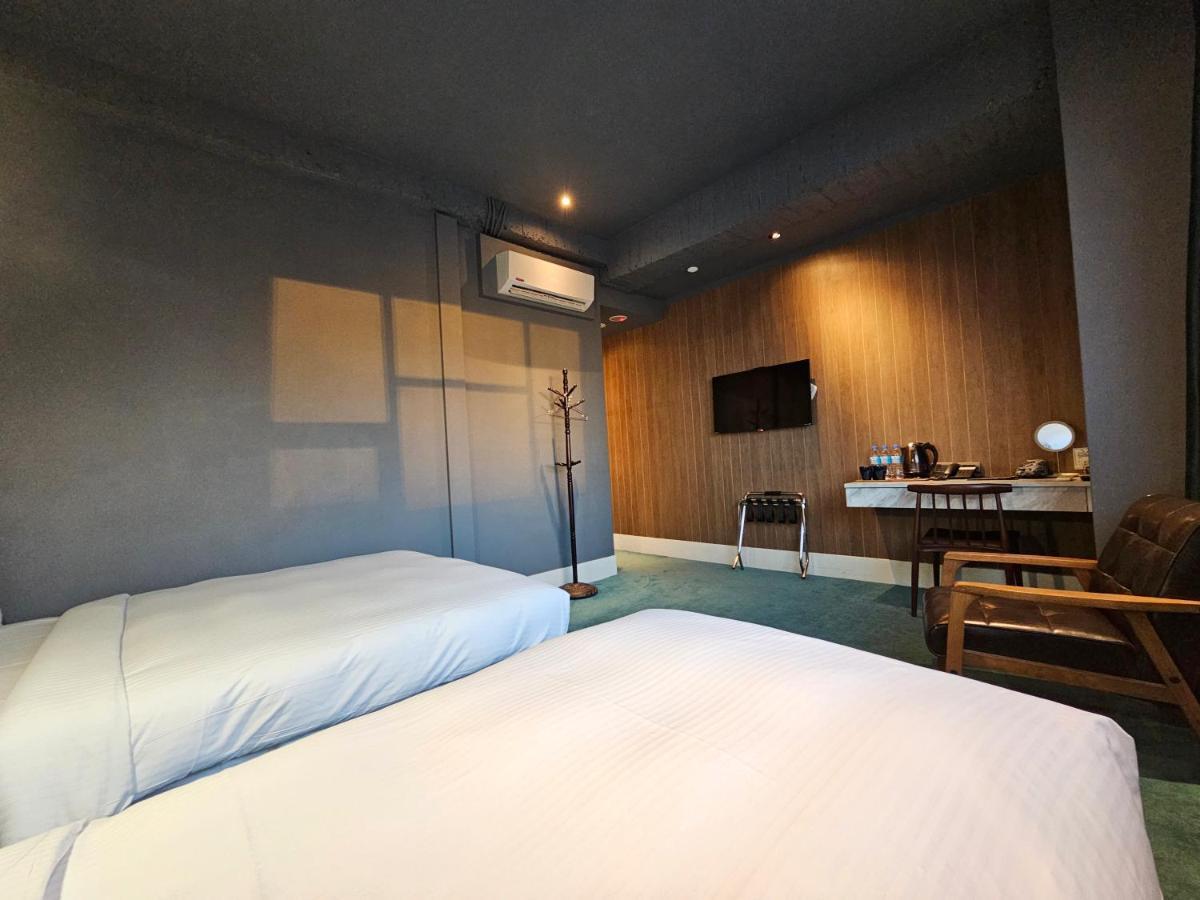 Modern Inn Тайджун Екстериор снимка